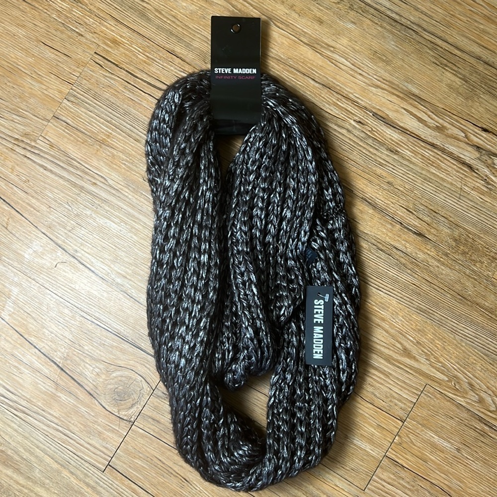NWT Steve Madden Infinity Scarf - Picture 1 of 4